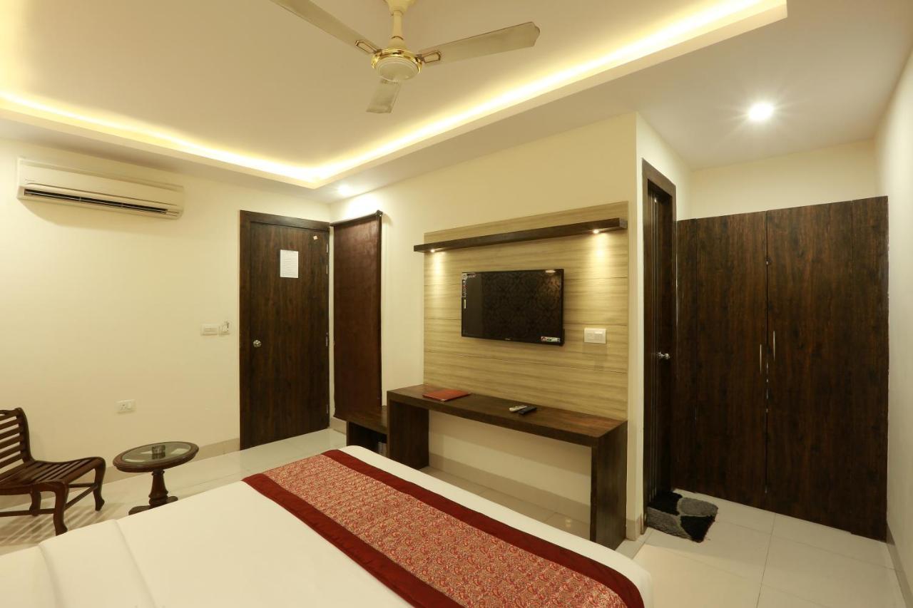 Travel Inn At Delhi Airport Neu-Delhi Exterior foto